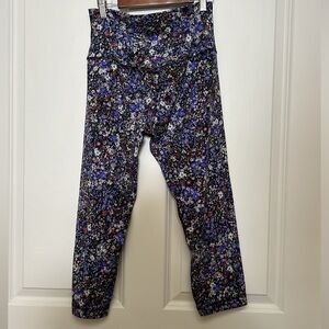 Lululemon Athletica Align High Rise Cropped
Leggings 21" purple Flower Burst